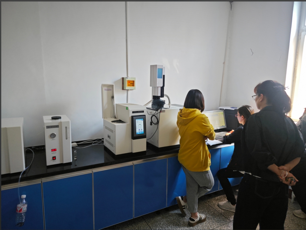奧普斯氣相色譜儀走進(jìn)某企業(yè)實(shí)驗(yàn)室，助力企業(yè)檢測(cè)工作